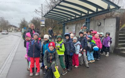 Schlittschuhlaufen der 1. und 2. Klässler der Schule Siglistorf